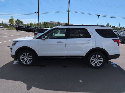 Certified 2018 Ford Explorer XLT w/ Equipment Group 202A AWD/4WD image 4