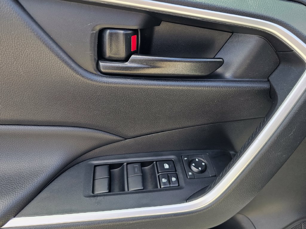 Used 2024 Toyota RAV4 LE AWD/4WD image 17