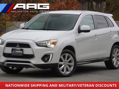 Used 2015 Mitsubishi Outlander Sport SE image 1