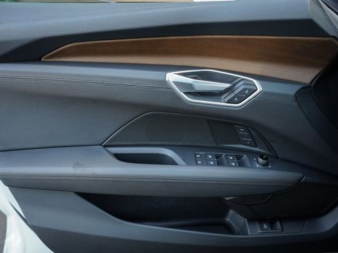 Used 2022 Audi e-tron GT Premium Plus image 35