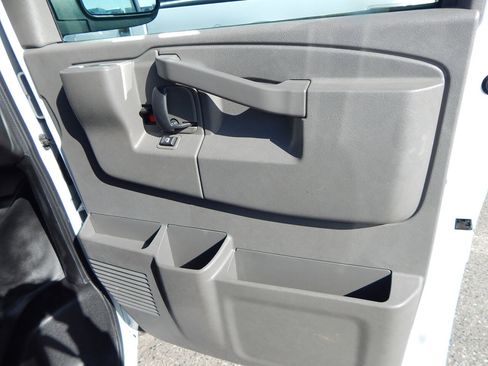 Used 2020 Chevrolet Express 2500 image 21