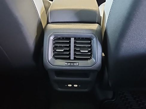 New 2026 Volkswagen Taos SE AWD/4WD image 18