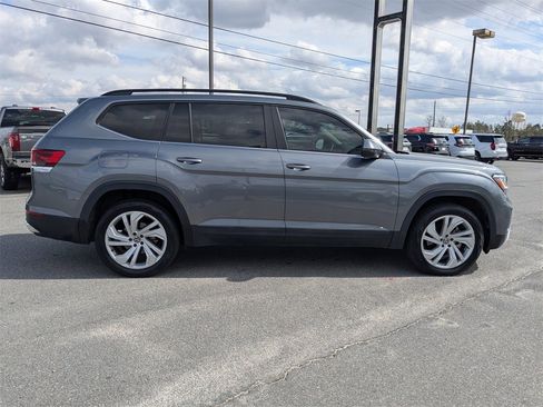 Used 2023 Volkswagen Atlas SE w/ Panoramic Sunroof Package image 3