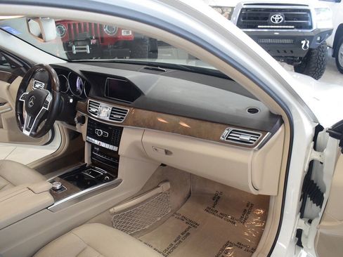 Used 2014 Mercedes-Benz E 550 4MATIC Sedan image 22