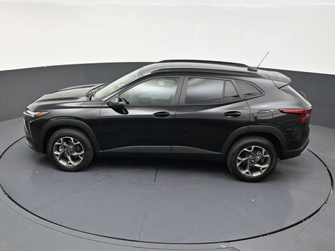 Used 2024 Chevrolet Trax LT FWD image 13