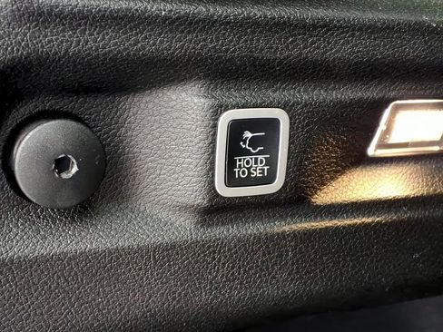 Used 2024 Jeep Grand Cherokee L Altitude AWD/4WD image 11