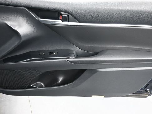 Used 2018 Toyota Camry LE image 17