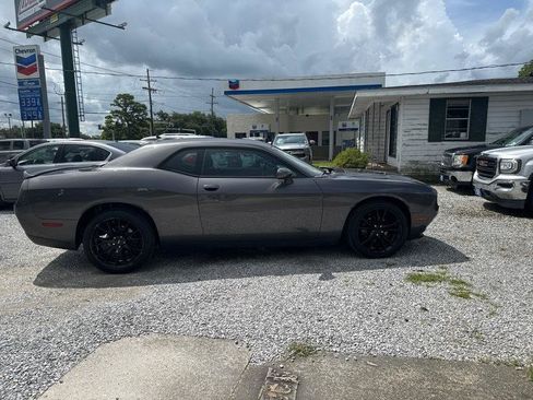 Used 2016 Dodge Challenger SXT w/ Blacktop Package RWD image 5