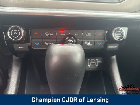 Used 2025 Jeep Compass Limited image 31