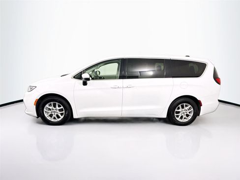 Used 2023 Chrysler Pacifica Touring-L FWD image 35
