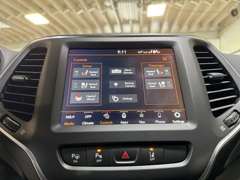 Used 2023 Jeep Cherokee Altitude Lux w/ Lux Elite Package AWD/4WD image 30