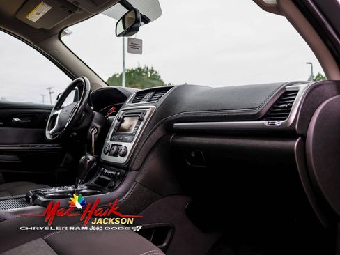 Used 2014 GMC Acadia SLE image 14