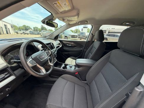 Used 2023 GMC Terrain SLE w/ Driver Convenience Package FWD image 4