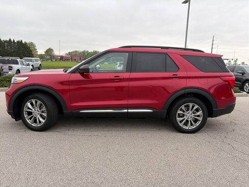 Used 2023 Ford Explorer XLT w/ Equipment Group 202A AWD/4WD image 4