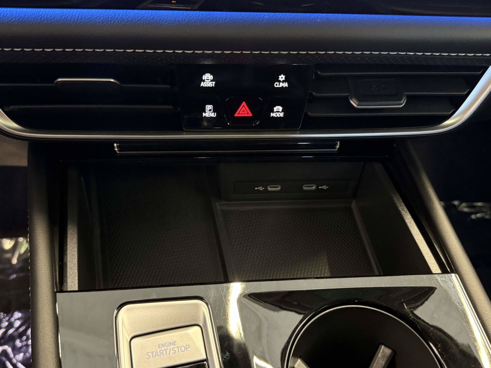 Used 2024 Volkswagen Atlas SEL AWD/4WD image 24