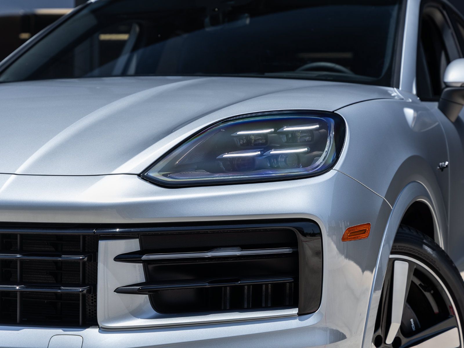 Certified 2025 Porsche Cayenne E-Hybrid Coupe AWD/4WD image 14