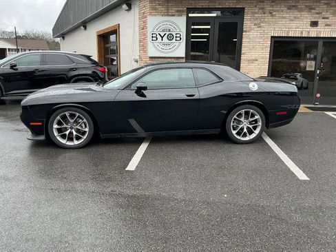 Used 2022 Dodge Challenger GT image 2
