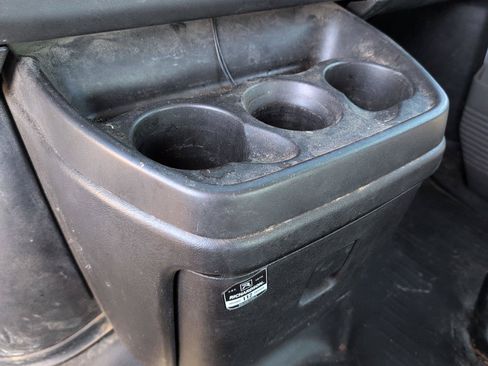 Used 2017 Chevrolet Express 2500 RWD image 17