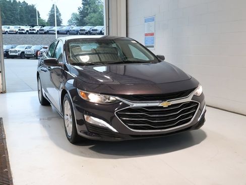 Certified 2025 Chevrolet Malibu LT FWD image 2