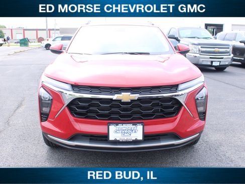 Used 2026 Chevrolet Trax LT w/ LT Convenience Package FWD image 3