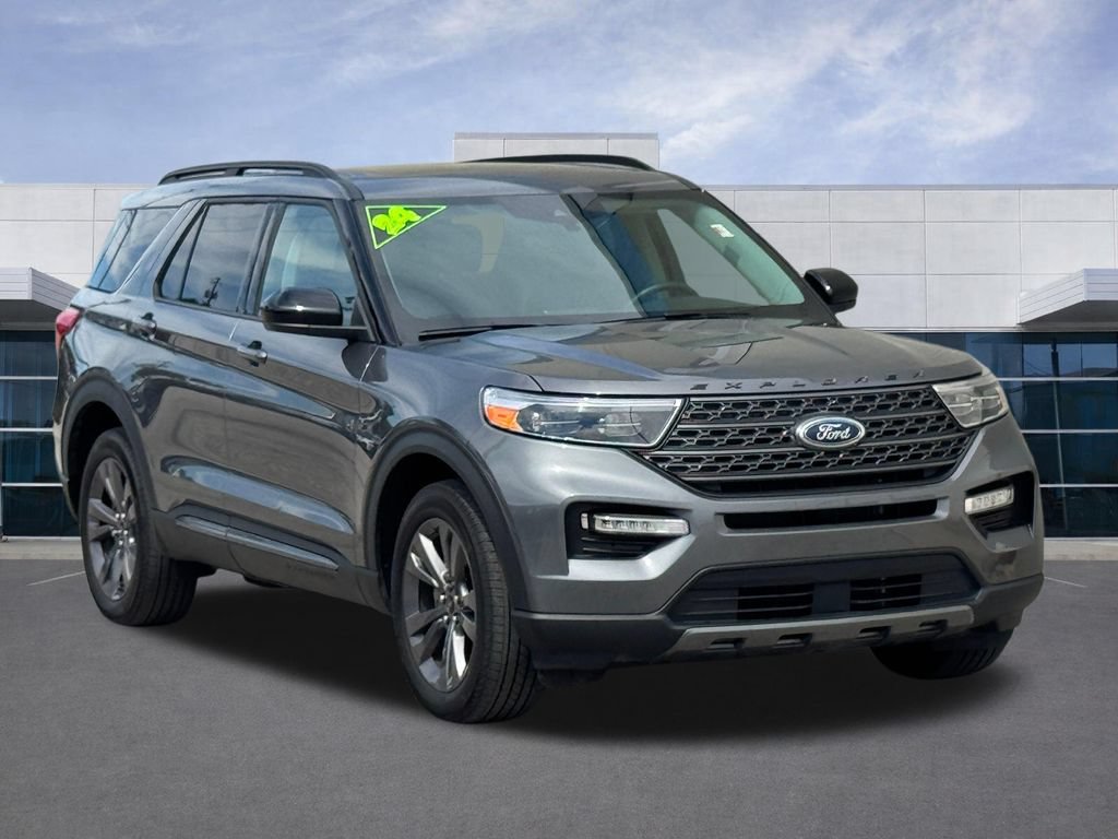 Used 2024 Ford Explorer XLT w/ Equipment Group 202A AWD/4WD image 2