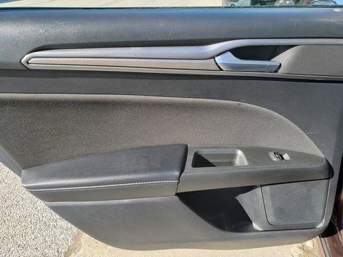 Used 2019 Ford Fusion SE image 13