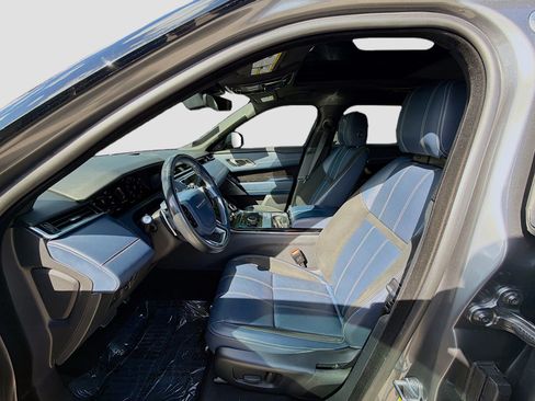 Used 2019 Land Rover Range Rover Velar R-Dynamic SE image 19