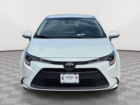 Used 2025 Toyota Corolla LE w/ Convenience Package FWD image 2