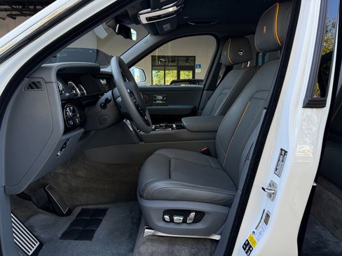 Used 2023 Rolls-Royce Cullinan image 20
