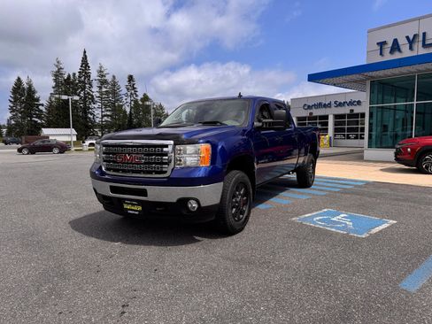 Used 2013 GMC Sierra 2500 SLT w/ Suspension Package, Off-Road AWD/4WD image 3