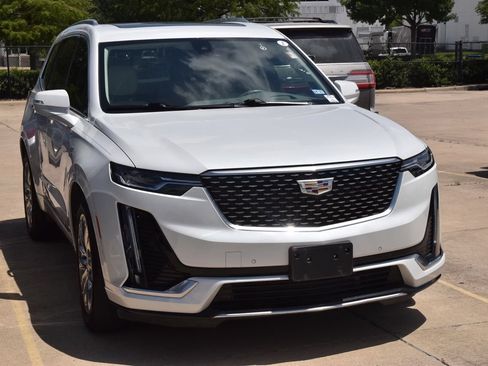 Used 2022 Cadillac XT6 Premium Luxury w/ Technology Package FWD image 4