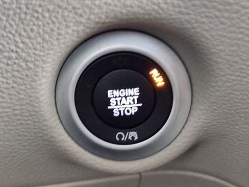 Used 2022 Chrysler Pacifica Touring-L image 26