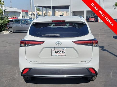 Used 2022 Toyota Highlander Limited FWD image 26