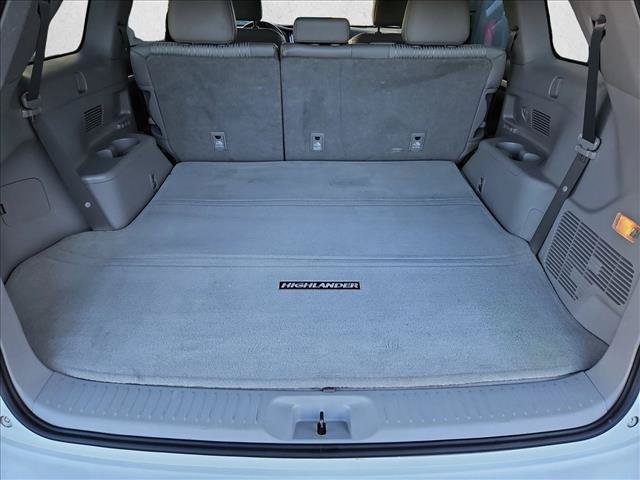 Used 2019 Toyota Highlander Plus FWD image 6