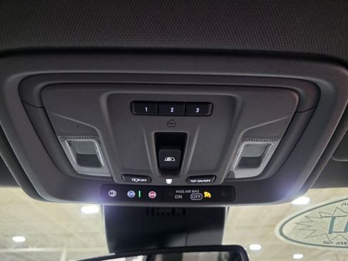 Used 2022 GMC Sierra 1500 SLT w/ SLT Convenience Package image 28