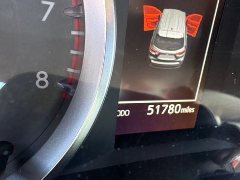 Used 2019 Toyota Highlander Plus FWD image 6