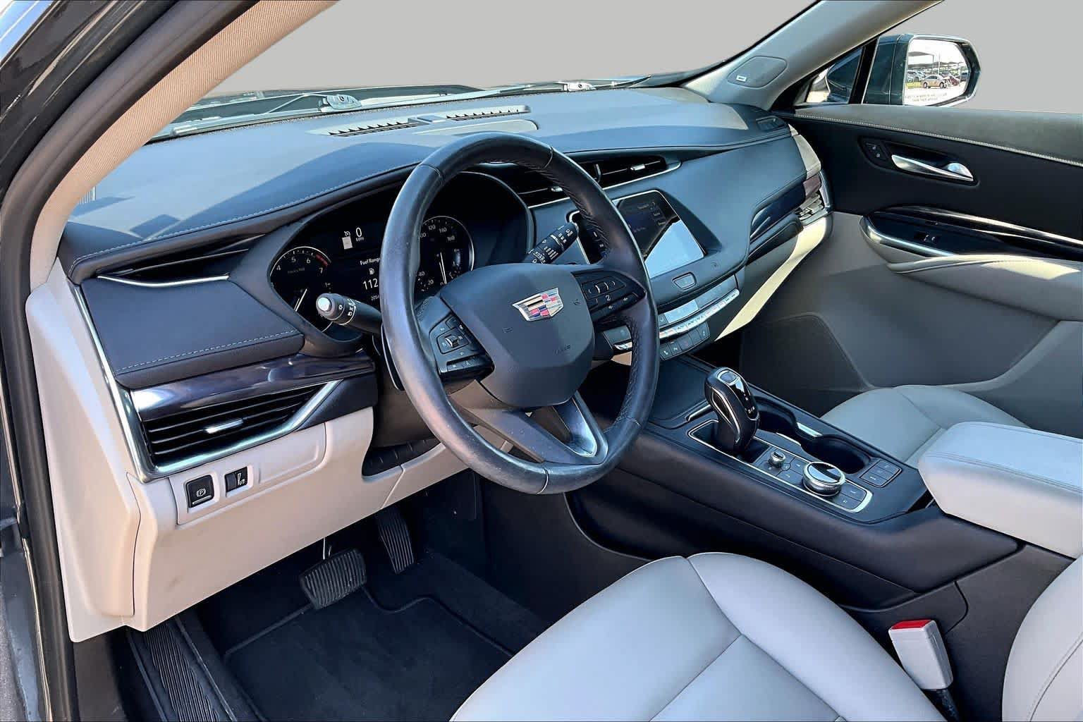 Used 2019 Cadillac XT4 Luxury w/ Cold Weather Package FWD image 17
