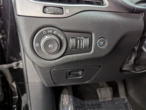 Used 2020 Jeep Cherokee Limited image 31