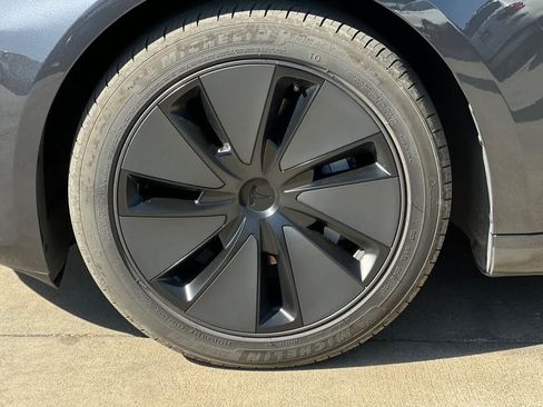 Used 2025 Tesla Model 3 Long Range RWD image 12