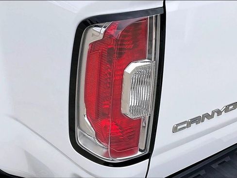 Used 2016 GMC Canyon SLT w/ Driver Alert Package RWD image 29