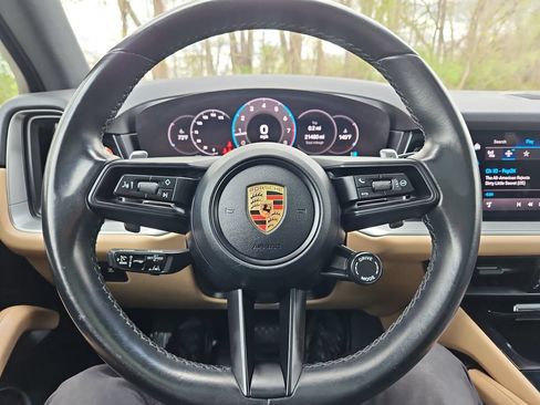 Certified 2024 Porsche Cayenne AWD/4WD image 39