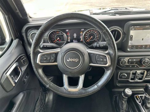 Used 2018 Jeep Wrangler Unlimited Sahara image 16