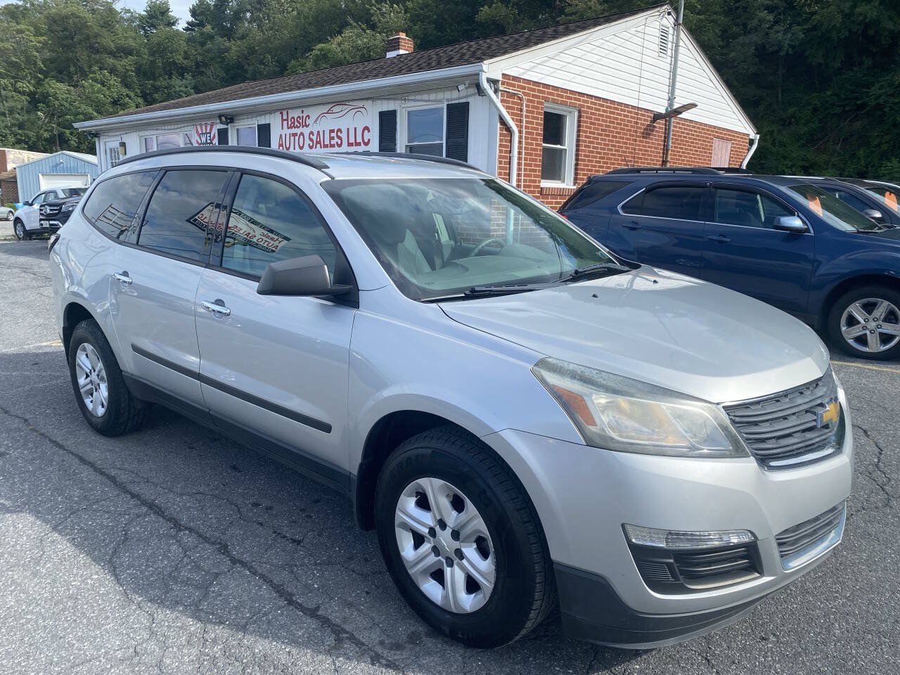 Used 2015 Chevrolet Traverse LS AWD/4WD image 3