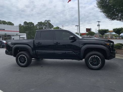 Certified 2024 Toyota Tacoma TRD Off-Road AWD/4WD image 9