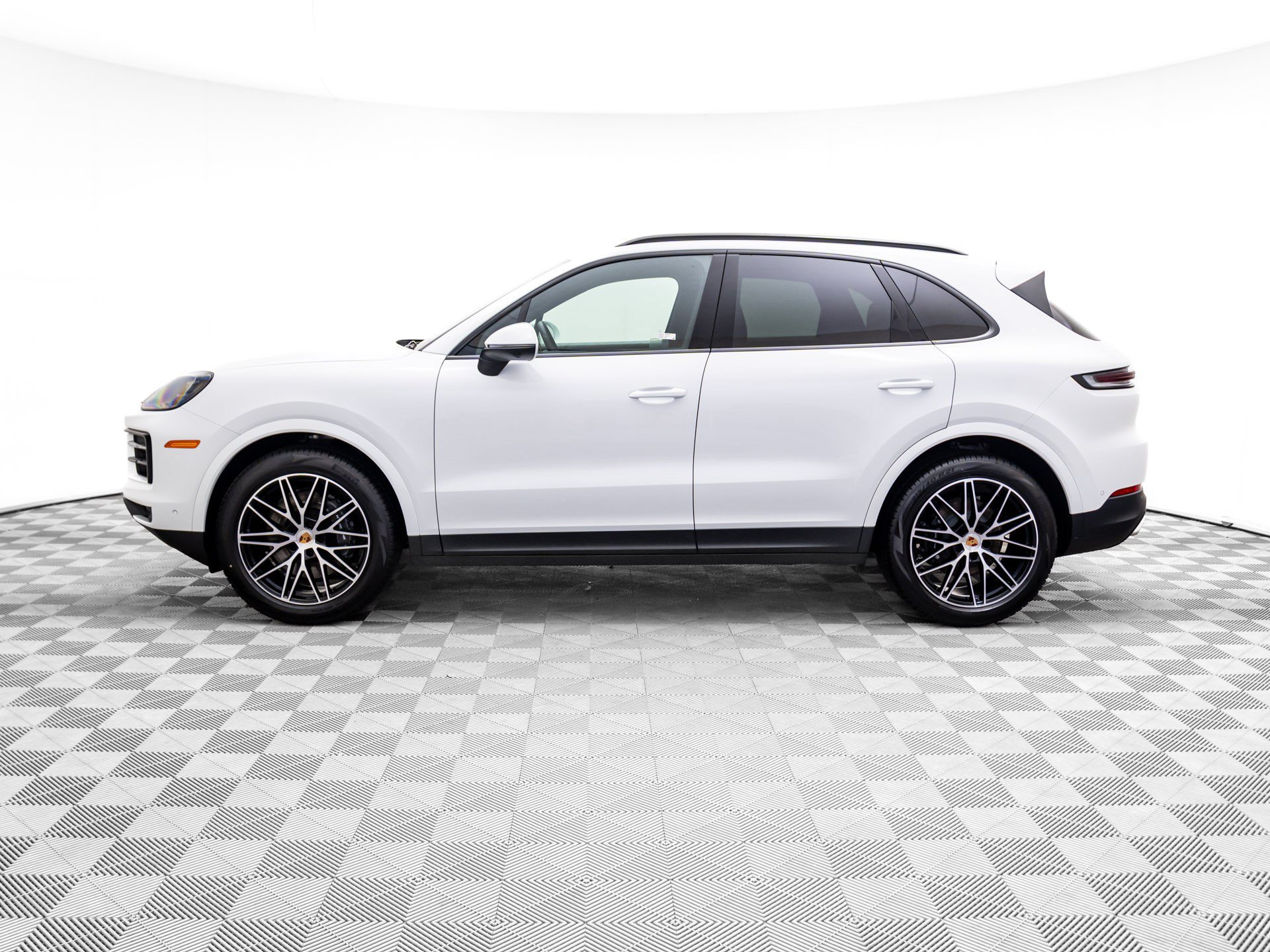 Certified 2026 Porsche Cayenne AWD/4WD image 2