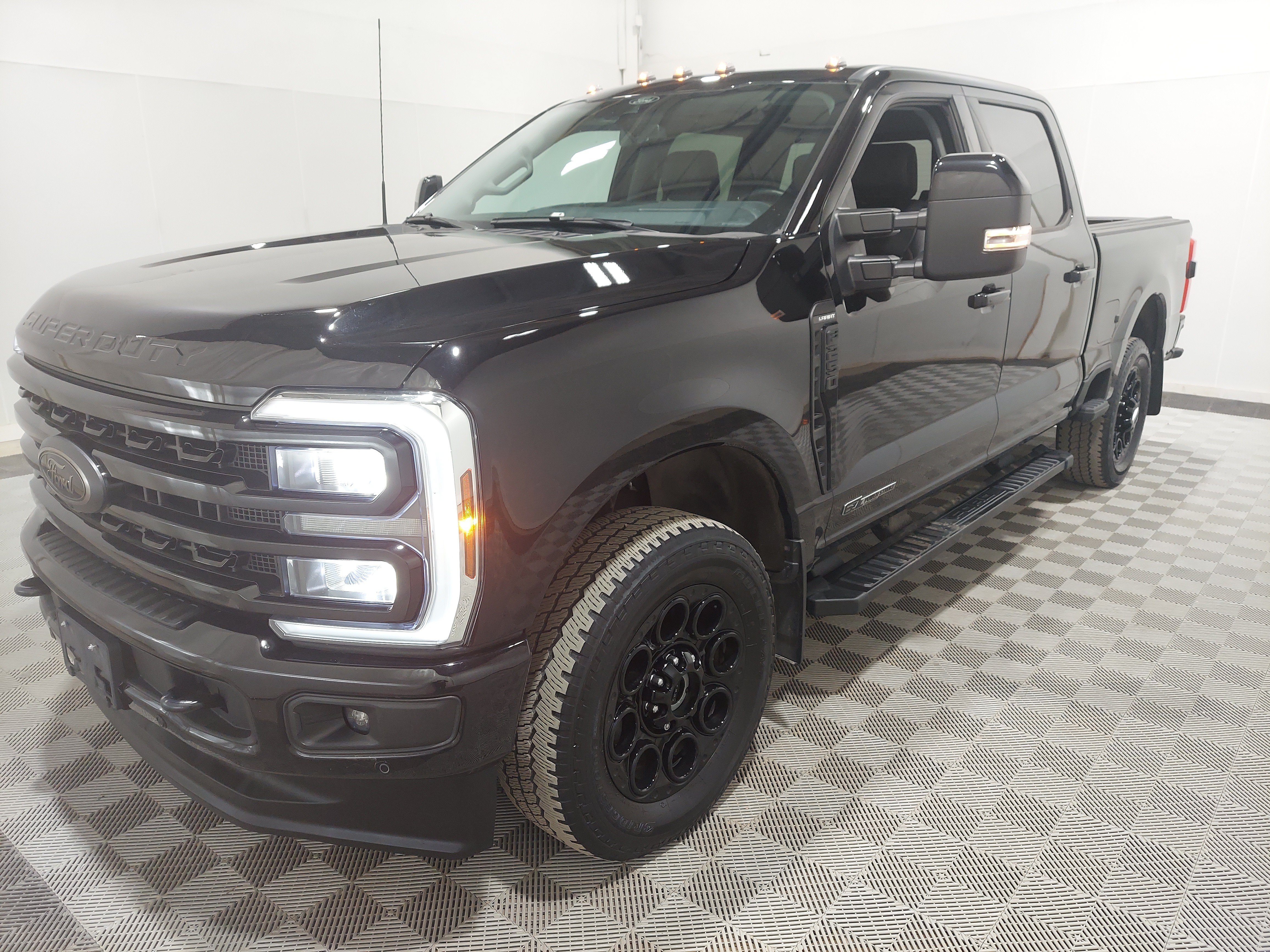 Used 2024 Ford F250 Lariat w/ Lariat Ultimate Package AWD/4WD image 1