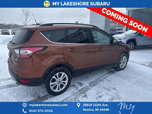 Used 2017 Ford Escape SE w/ Equipment Group 201A image 4