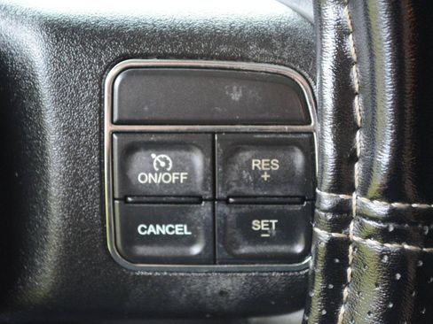 Used 2018 Jeep Wrangler Unlimited Sahara w/ Connectivity Group AWD/4WD image 25