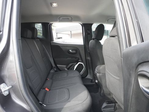 Used 2018 Jeep Renegade Latitude image 28