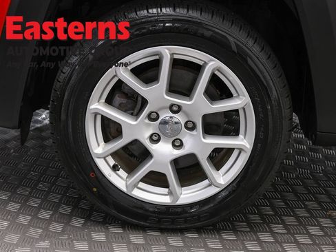 Used 2021 Jeep Renegade Latitude AWD/4WD image 32
